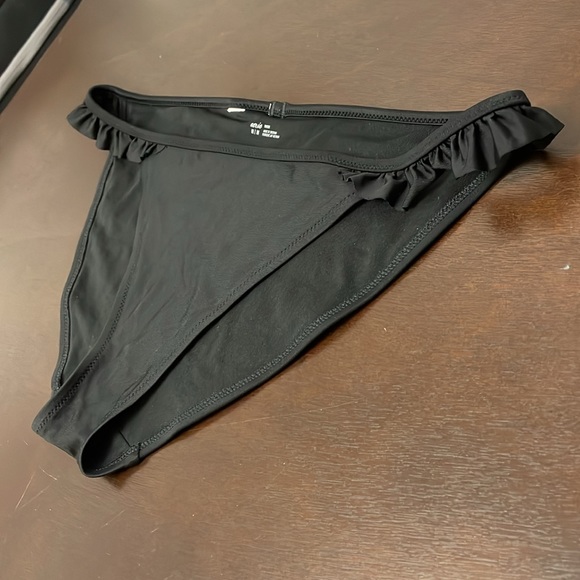 Aerie Black ruffle bikini bottom, size medium - Picture 3 of 4